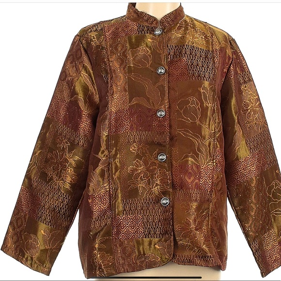 Vintage Tudor Court by by Haband it is large please look at photos for size. - Picture 2 of 11